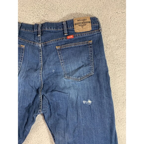 Wrangler Premium Quality Relaxed Fit Men's Jeans Size 40 x 32 Bootcut - Picture 4 of 10